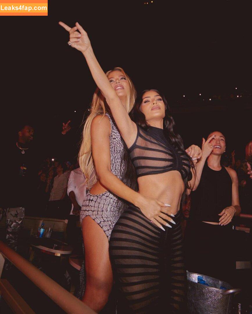 Kim Kardashian / https: / kimkadarshian / kimkardashian leaked photo photo #0674