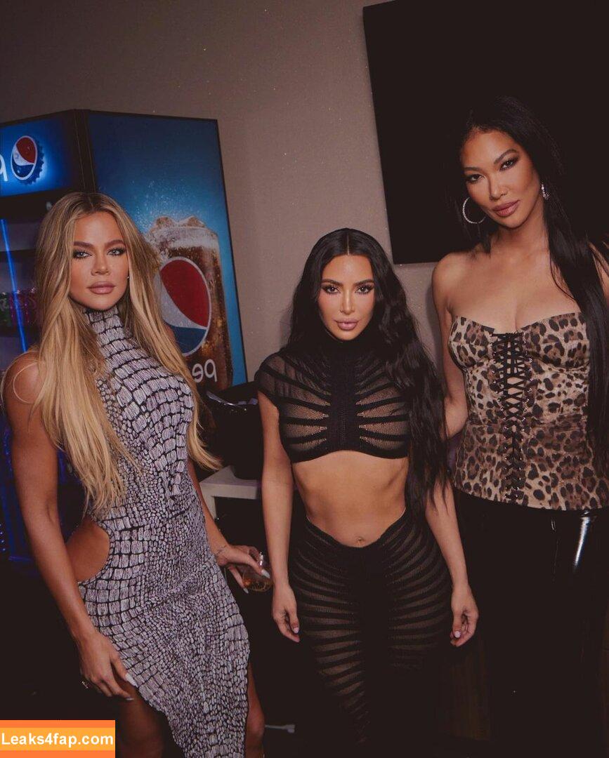 Kim Kardashian / https: / kimkadarshian / kimkardashian leaked photo photo #0675