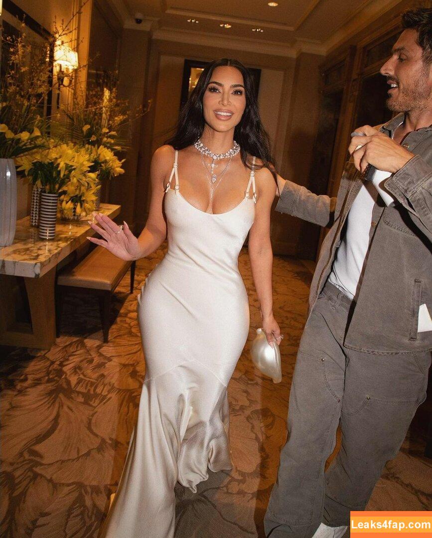 Kim Kardashian / https: / kimkadarshian / kimkardashian leaked photo photo #0688