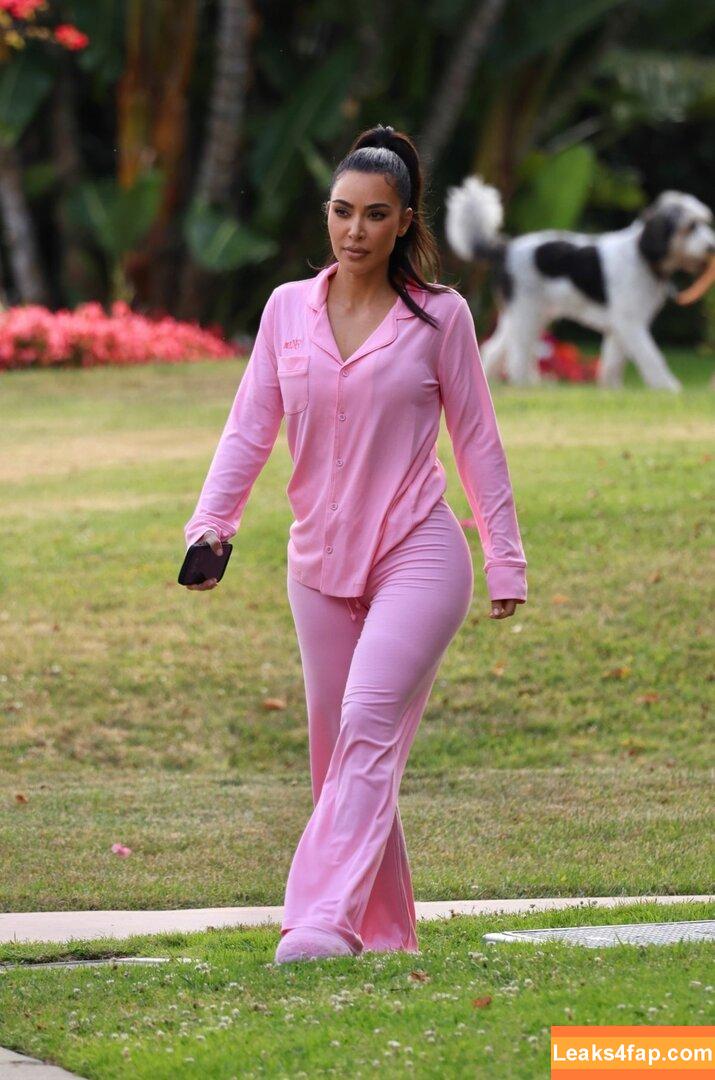 Kim Kardashian / https: / kimkadarshian / kimkardashian leaked photo photo #0701