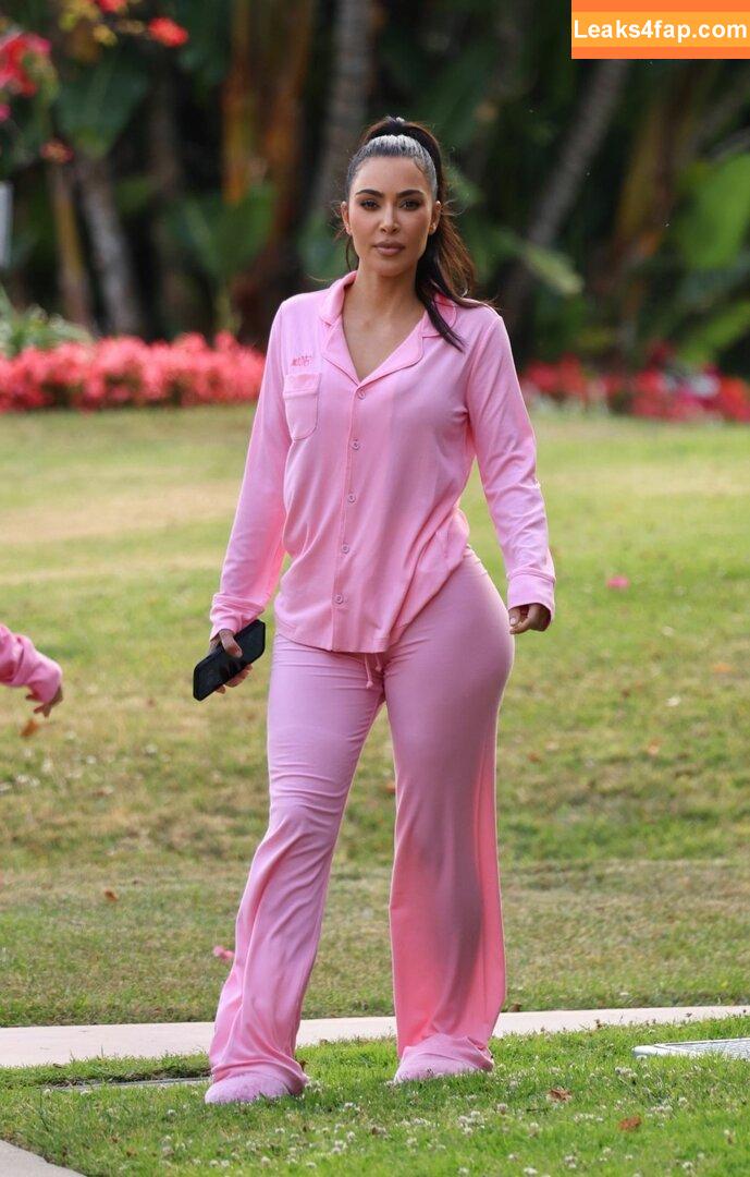 Kim Kardashian / https: / kimkadarshian / kimkardashian leaked photo photo #0708