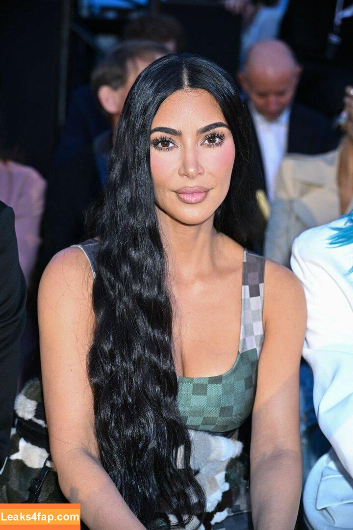 Kim Kardashian / https: / kimkadarshian / kimkardashian leaked photo photo #0719