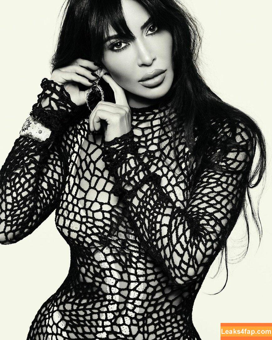 Kim Kardashian / https: / kimkadarshian / kimkardashian leaked photo photo #0721