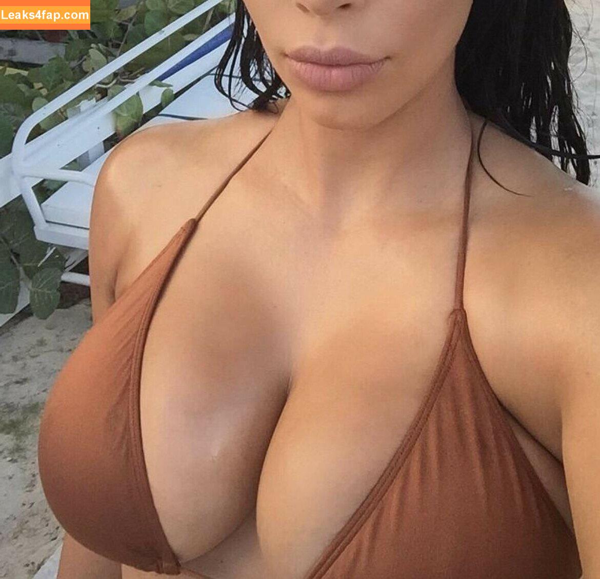 Kim Kardashian / https: / kimkadarshian / kimkardashian leaked photo photo #0737