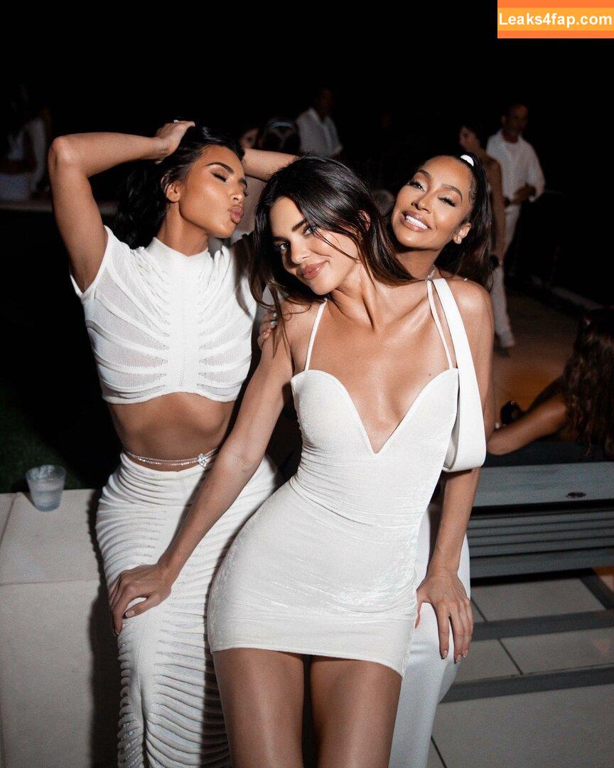 Kim Kardashian / https: / kimkadarshian / kimkardashian leaked photo photo #0745
