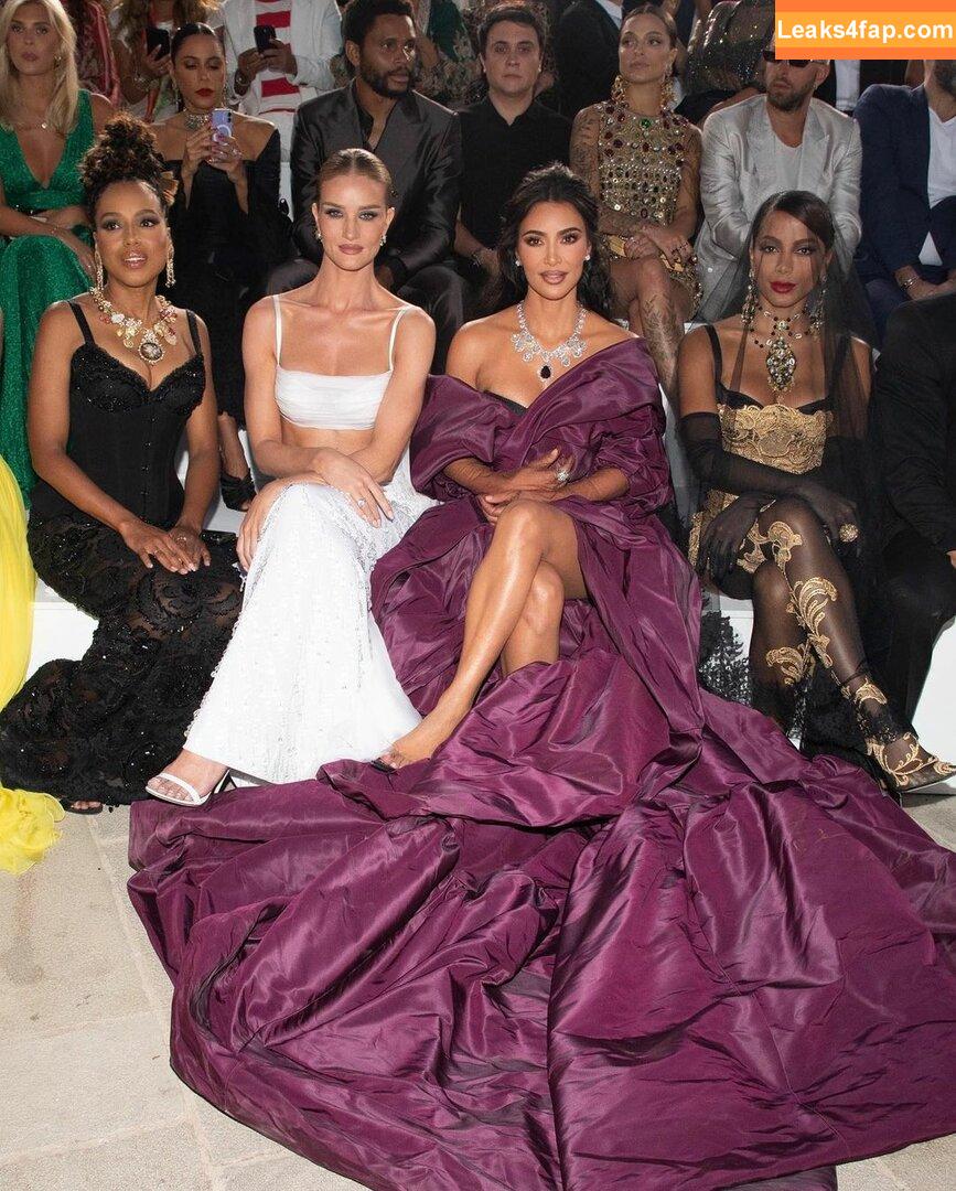 Kim Kardashian / https: / kimkadarshian / kimkardashian leaked photo photo #0799