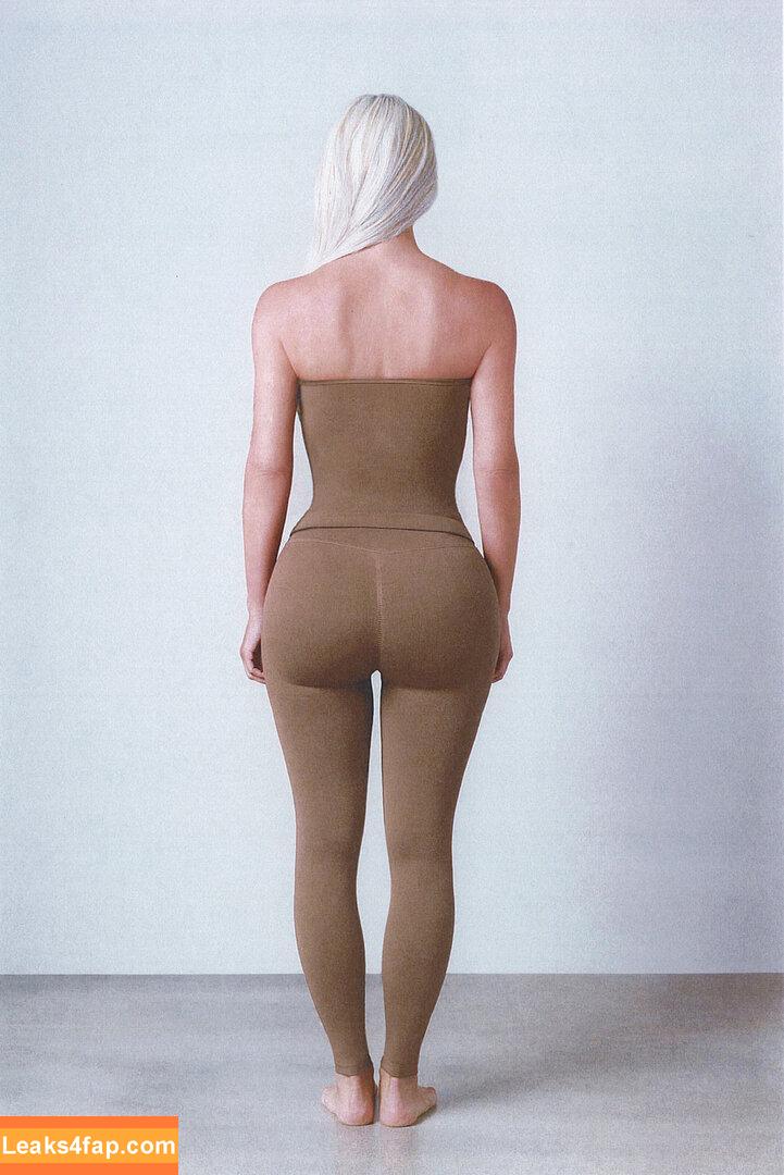 Kim Kardashian / https: / kimkadarshian / kimkardashian leaked photo photo #0806