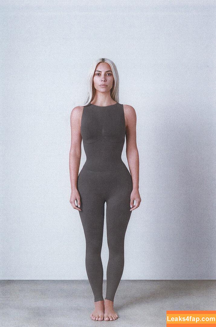 Kim Kardashian / https: / kimkadarshian / kimkardashian leaked photo photo #0808