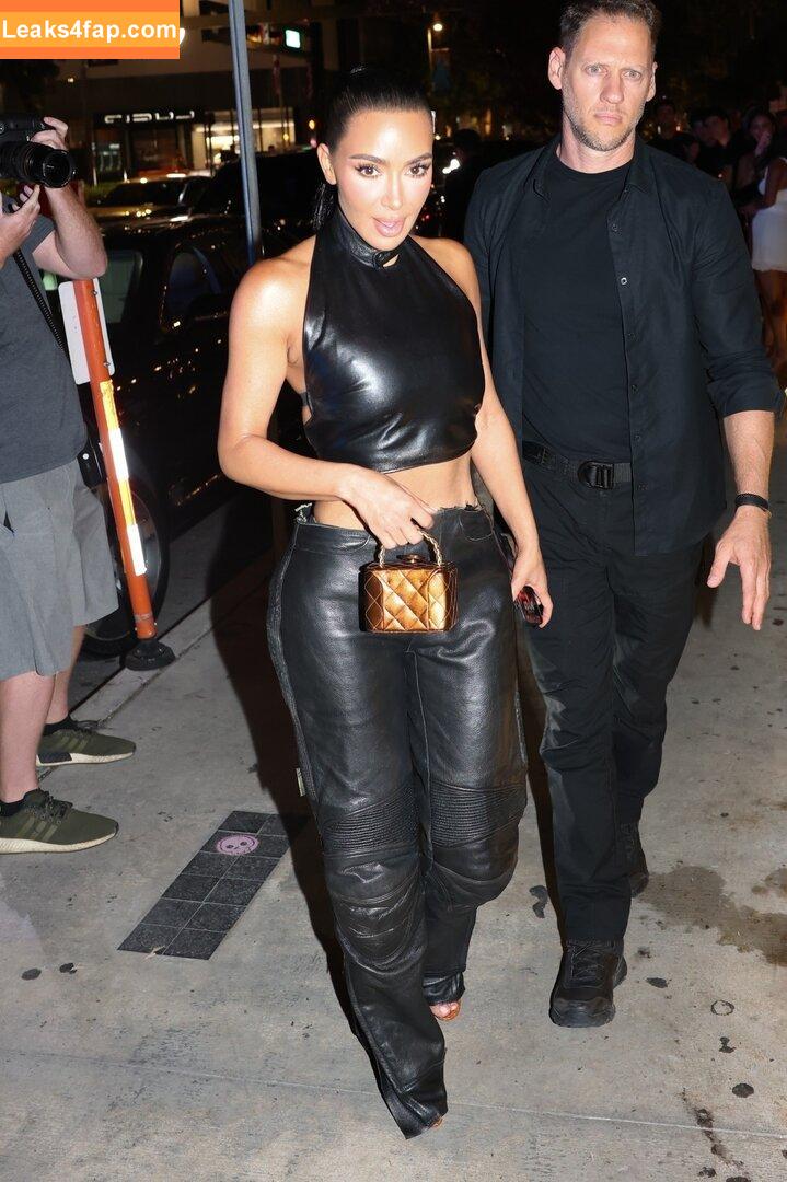 Kim Kardashian / https: / kimkadarshian / kimkardashian leaked photo photo #0824