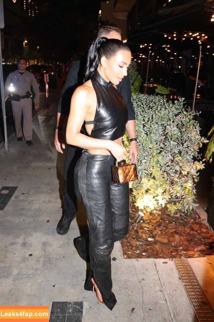 Kim Kardashian / https: / kimkadarshian / kimkardashian leaked photo photo #0828