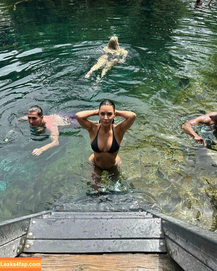 Kim Kardashian / https: / kimkadarshian / kimkardashian leaked photo photo #0838