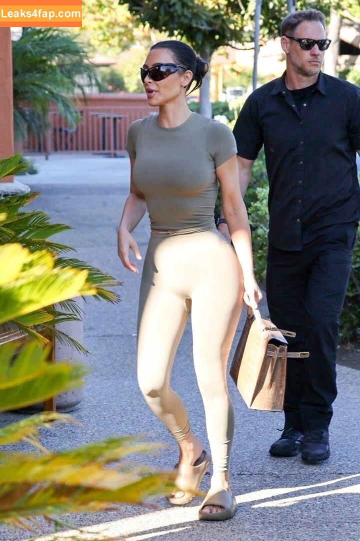 Kim Kardashian / https: / kimkadarshian / kimkardashian leaked photo photo #0862