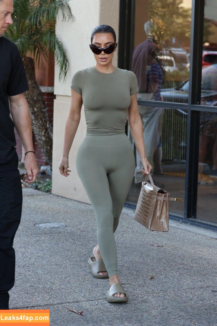 Kim Kardashian / https: / kimkadarshian / kimkardashian leaked photo photo #0865