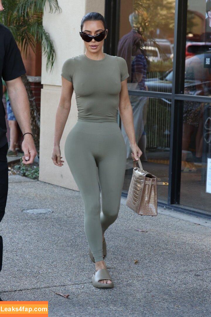 Kim Kardashian / https: / kimkadarshian / kimkardashian leaked photo photo #0866