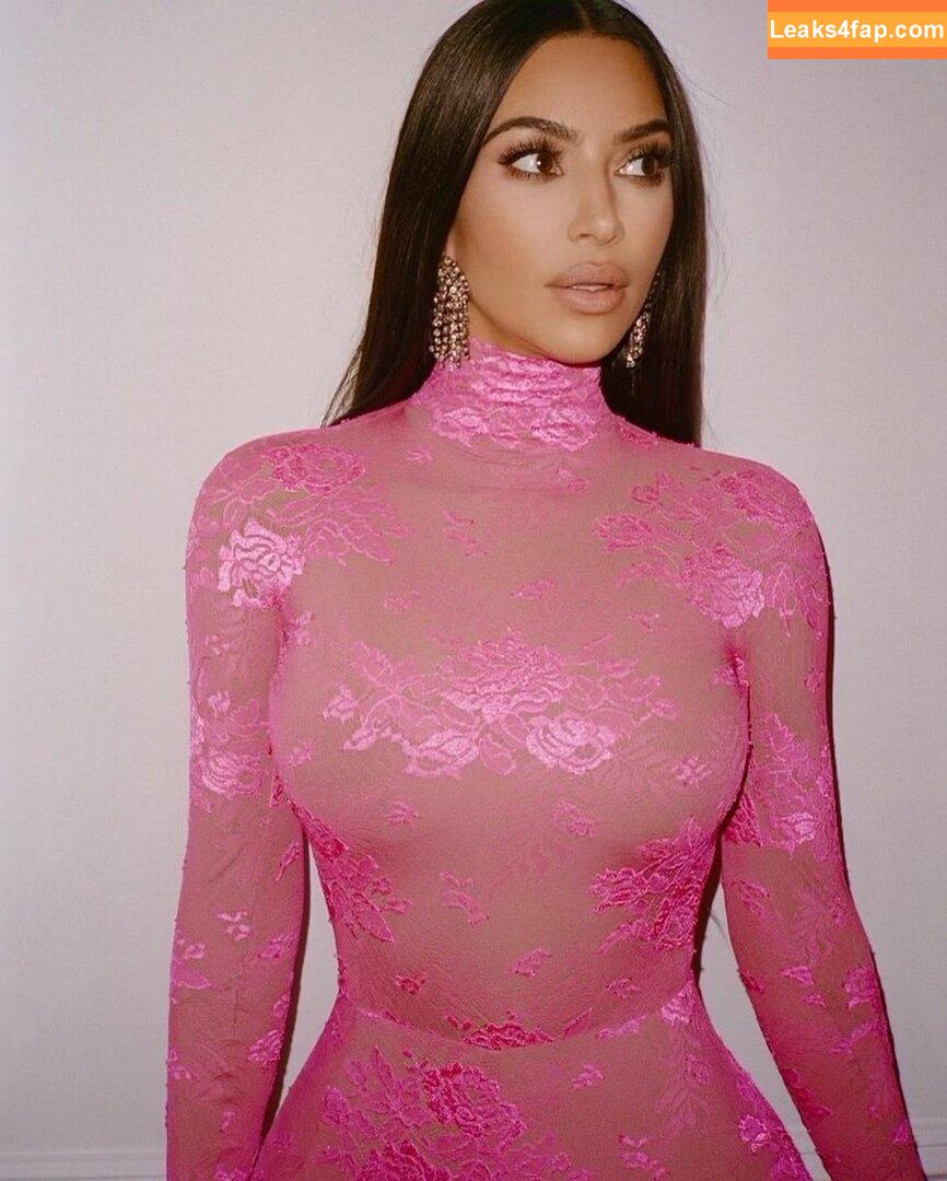 Kim Kardashian / https: / kimkadarshian / kimkardashian leaked photo photo #0879