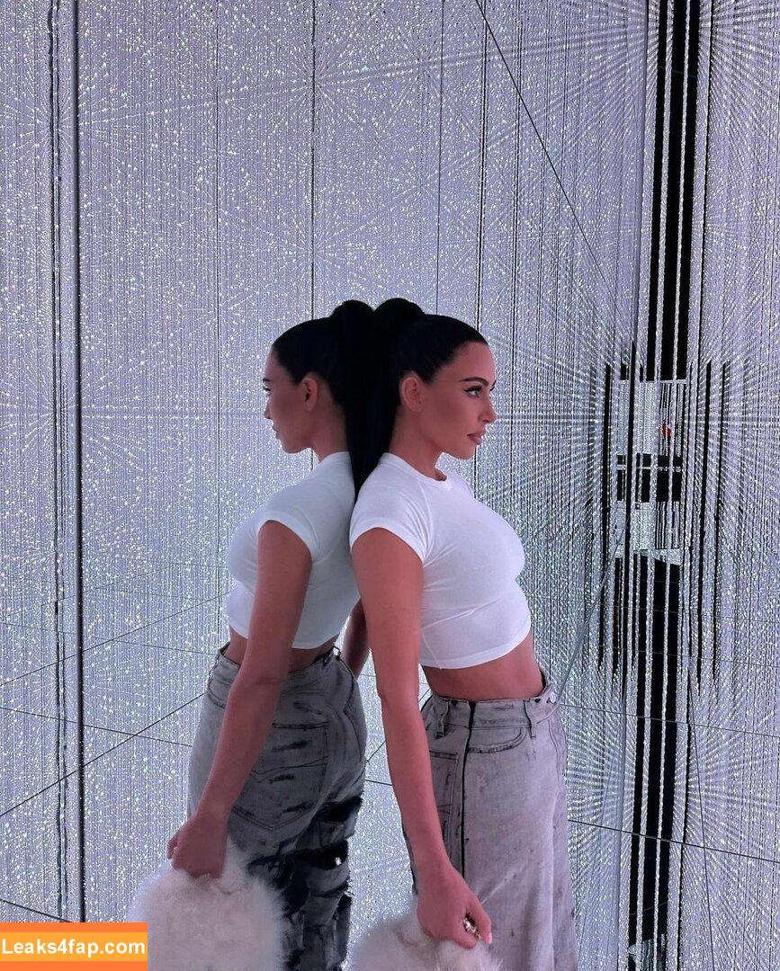 Kim Kardashian / https: / kimkadarshian / kimkardashian leaked photo photo #0881