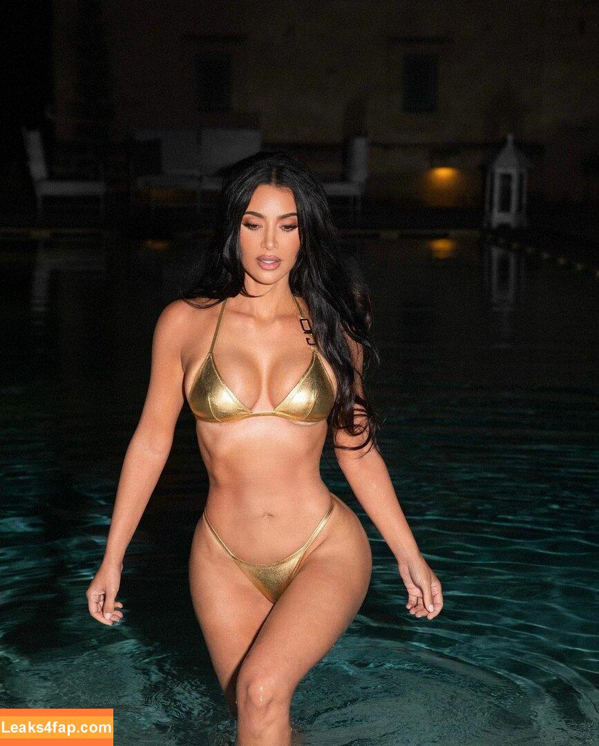 Kim Kardashian / https: / kimkadarshian / kimkardashian leaked photo photo #0884