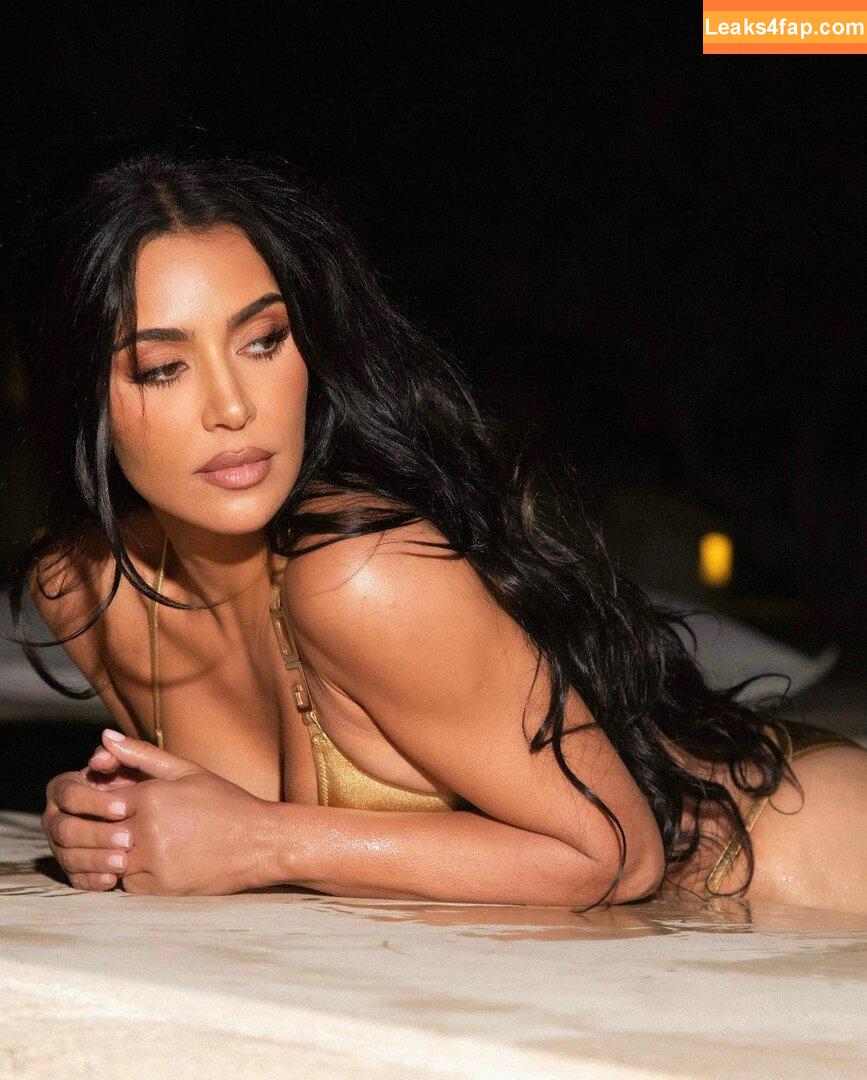 Kim Kardashian / https: / kimkadarshian / kimkardashian leaked photo photo #0890