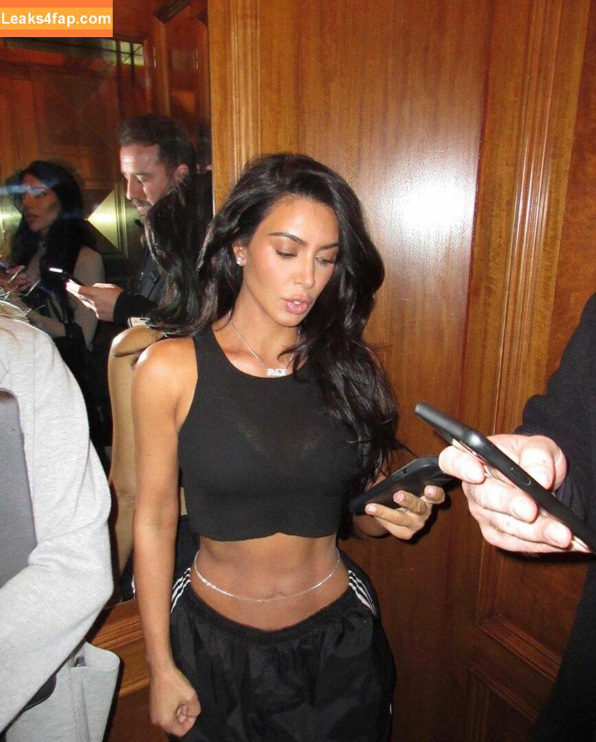 Kim Kardashian / https: / kimkadarshian / kimkardashian leaked photo photo #0894
