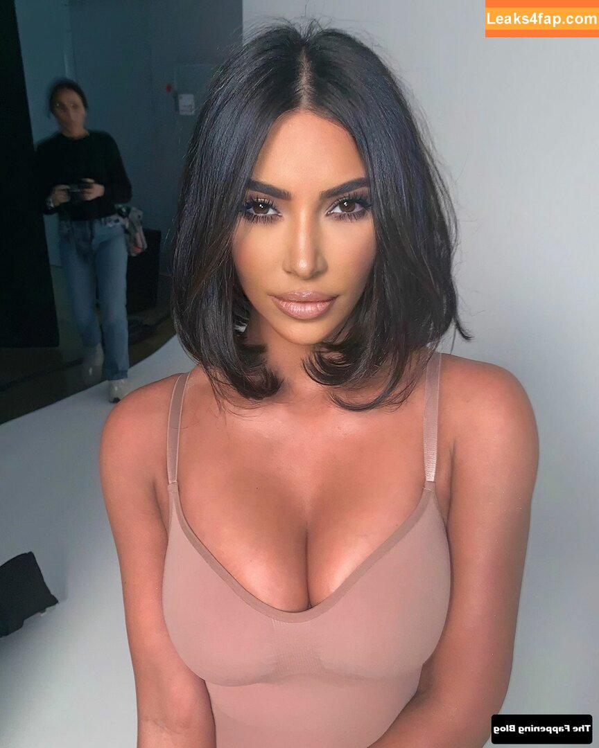 Kim Kardashian / https: / kimkadarshian / kimkardashian leaked photo photo #0899