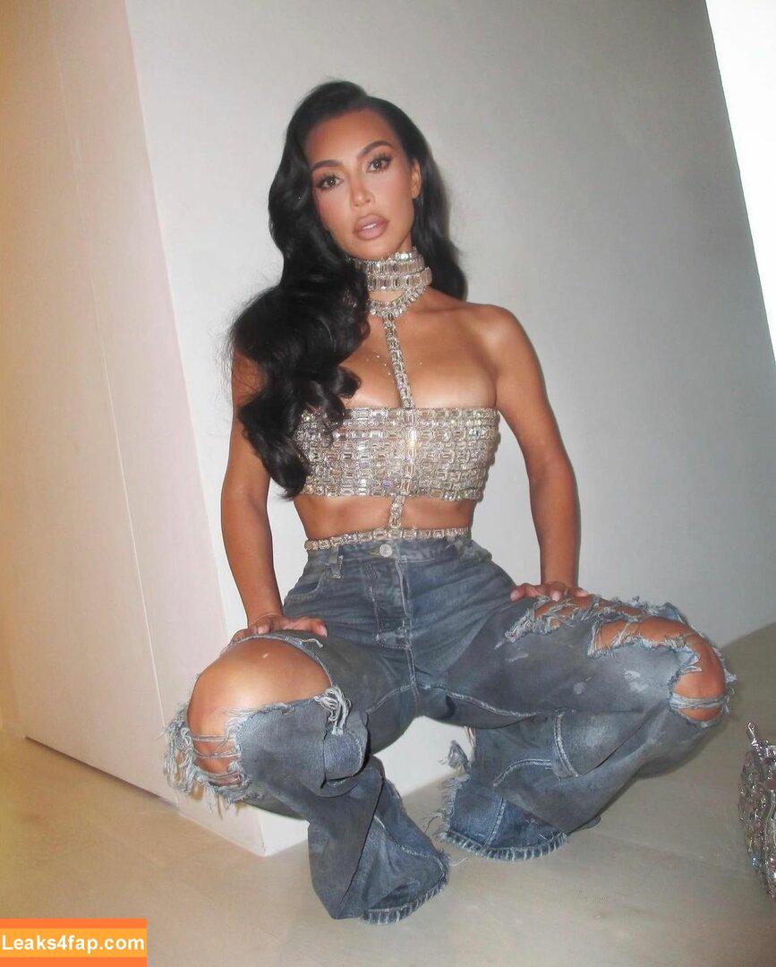 Kim Kardashian / https: / kimkadarshian / kimkardashian leaked photo photo #0910
