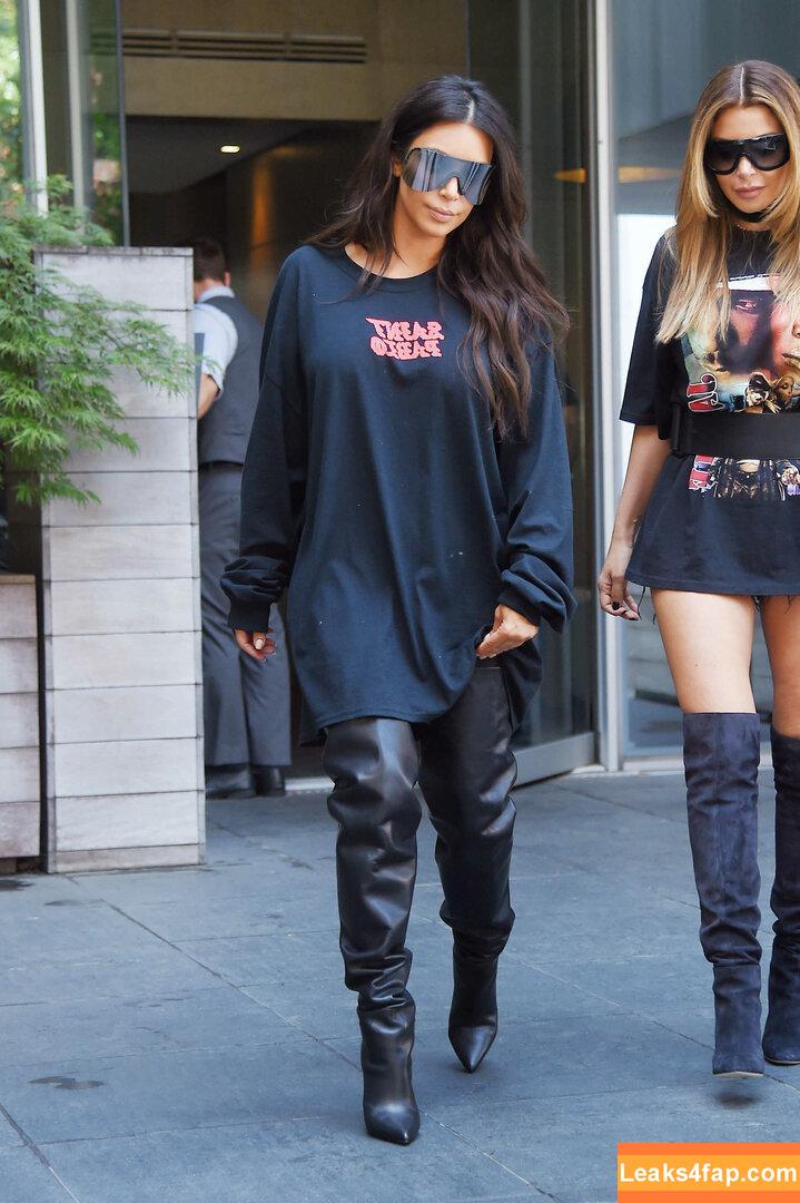 Kim Kardashian / https: / kimkadarshian / kimkardashian leaked photo photo #0929