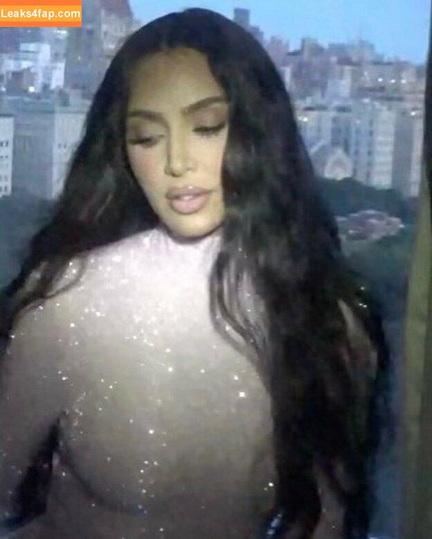 Kim Kardashian / https: / kimkadarshian / kimkardashian leaked photo photo #0935