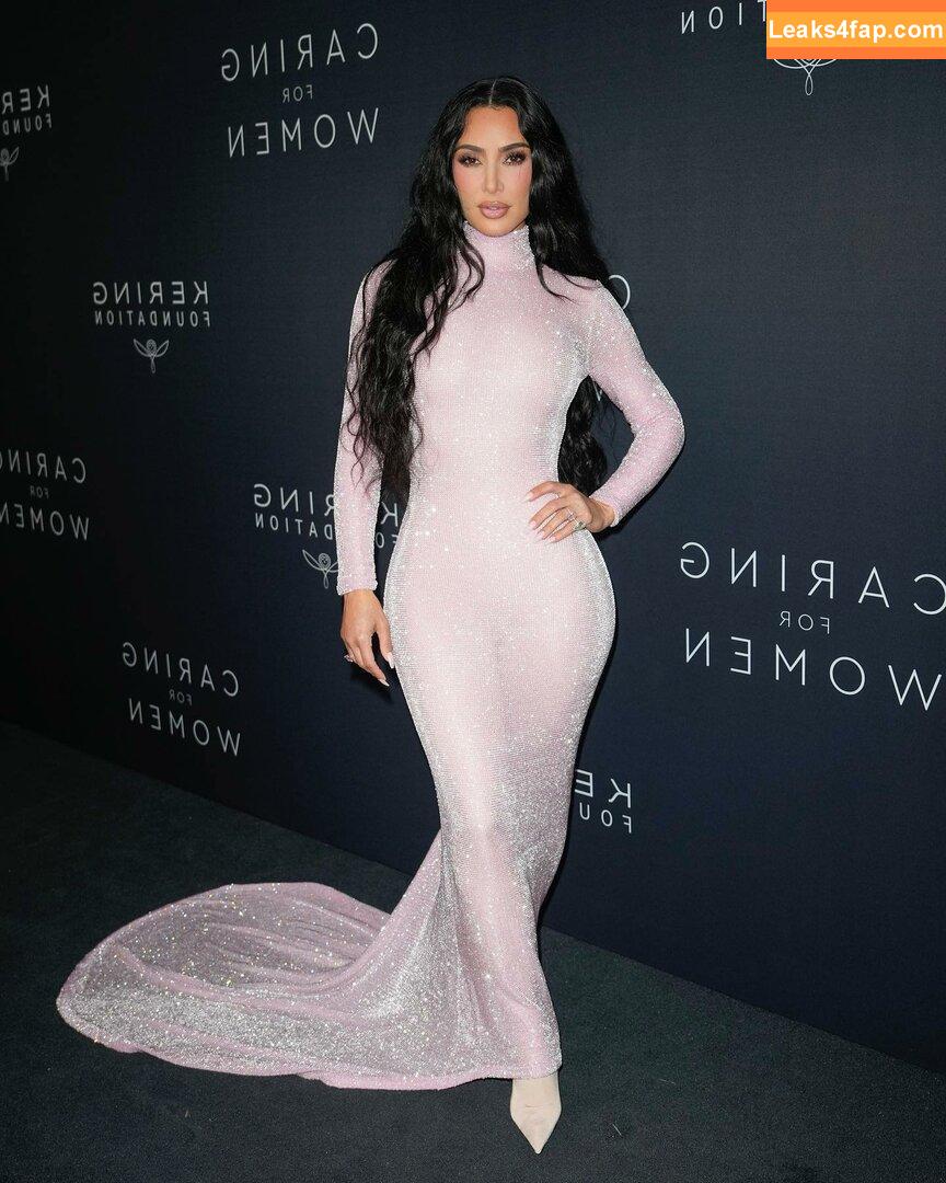Kim Kardashian / https: / kimkadarshian / kimkardashian leaked photo photo #0936