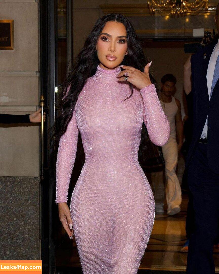 Kim Kardashian / https: / kimkadarshian / kimkardashian leaked photo photo #0941