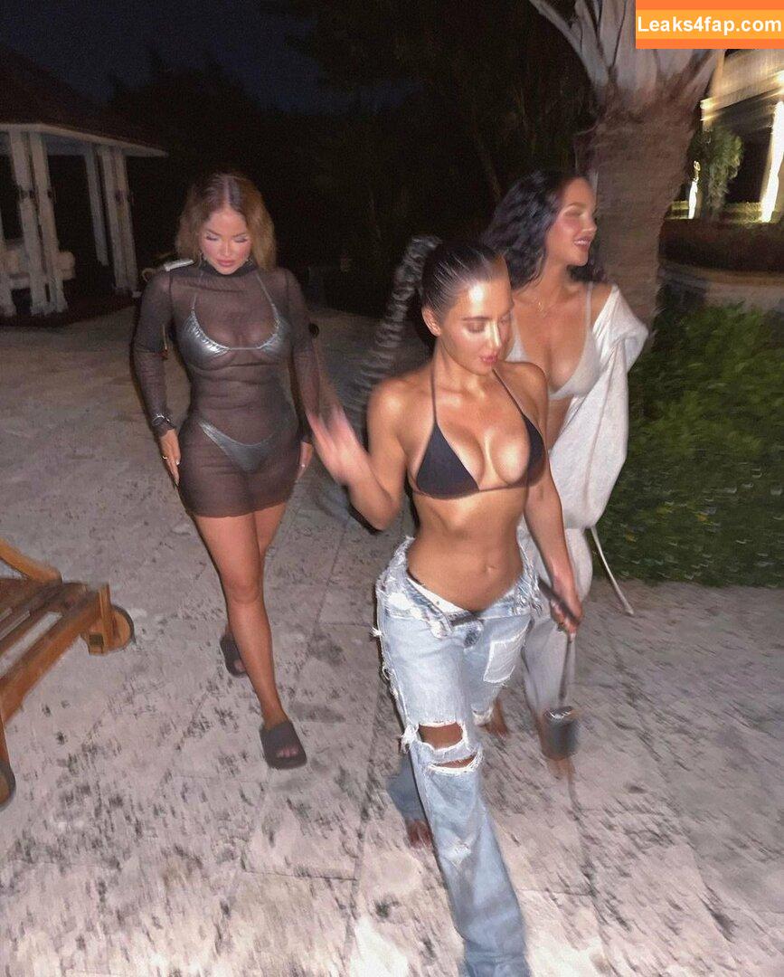 Kim Kardashian / https: / kimkadarshian / kimkardashian leaked photo photo #0946