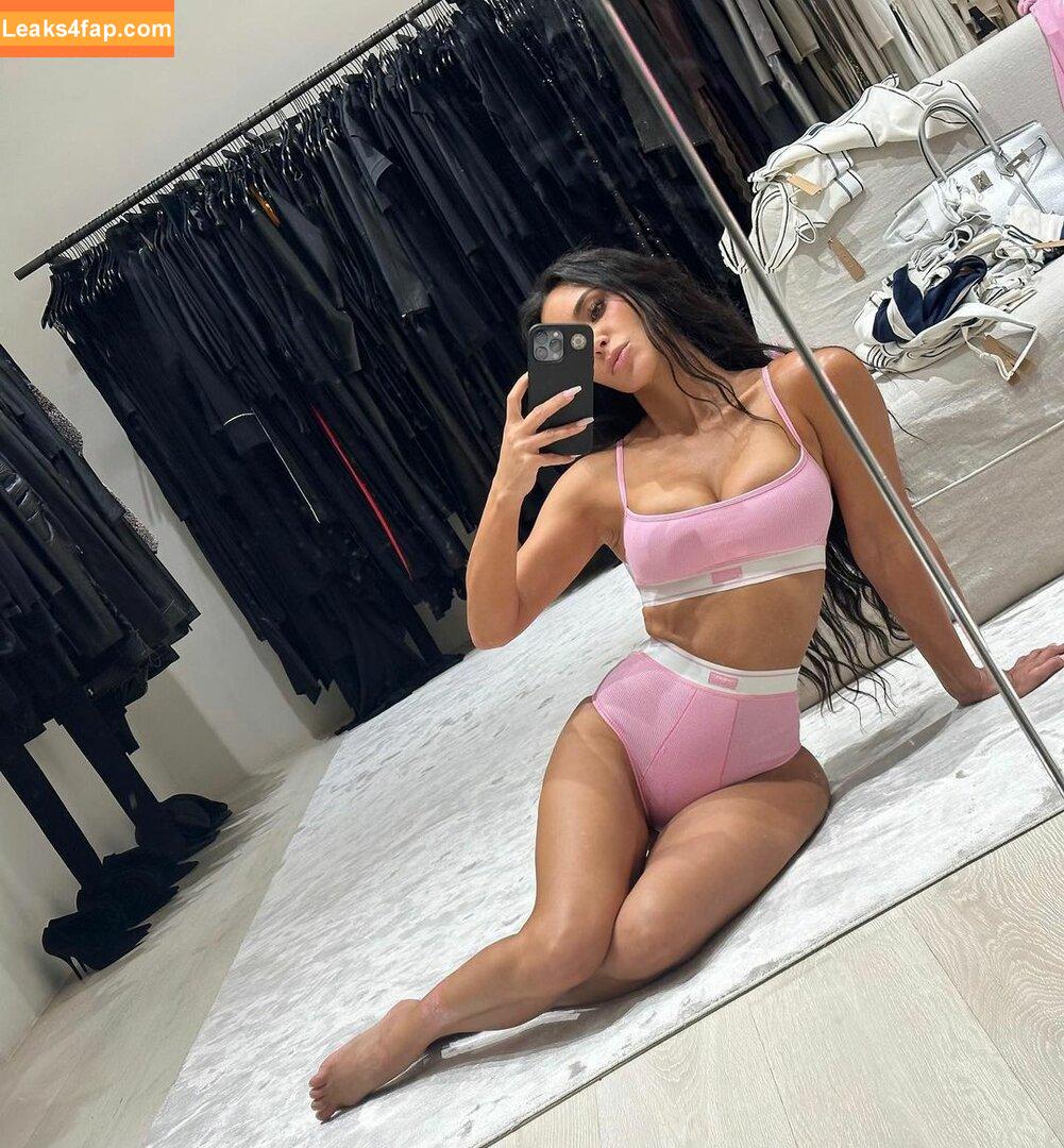Kim Kardashian / https: / kimkadarshian / kimkardashian leaked photo photo #0951