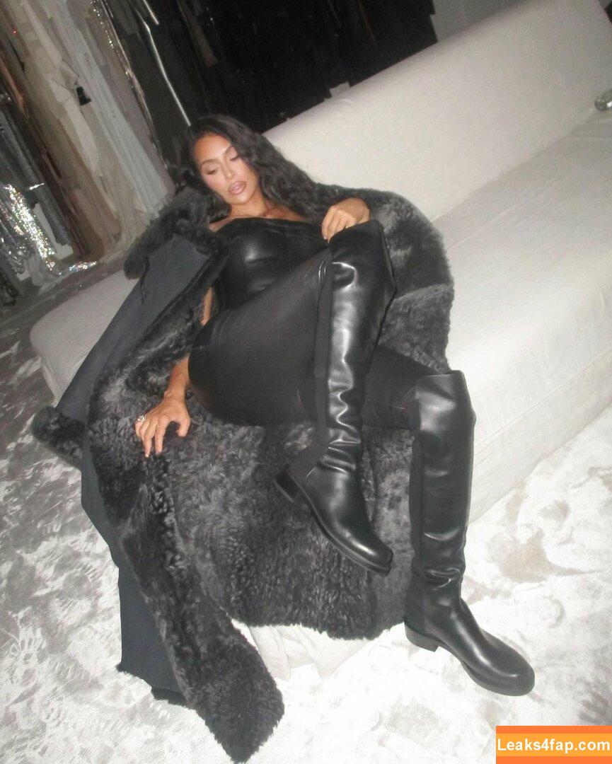 Kim Kardashian / https: / kimkadarshian / kimkardashian leaked photo photo #0960