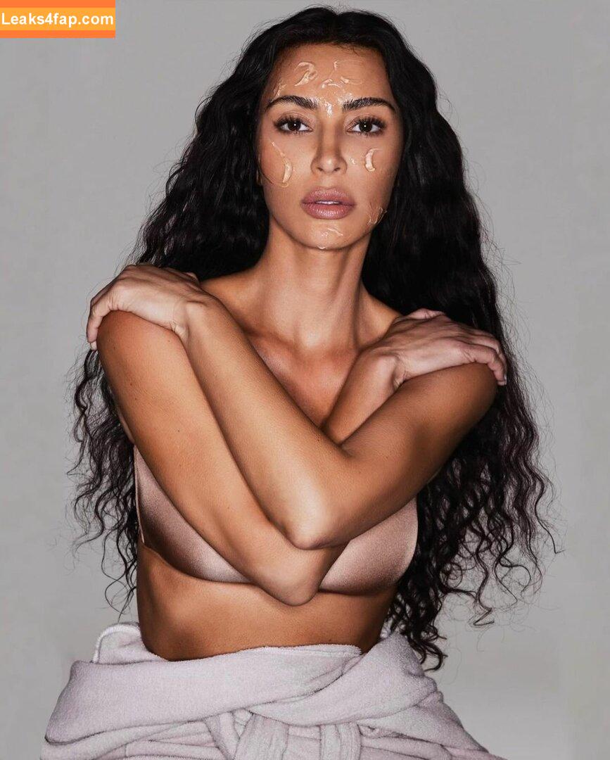 Kim Kardashian / https: / kimkadarshian / kimkardashian leaked photo photo #0970