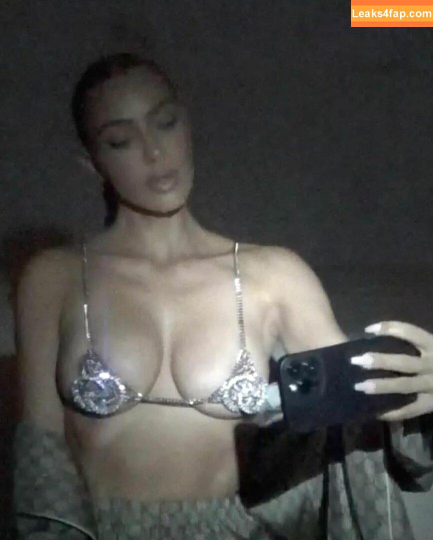 Kim Kardashian / https: / kimkadarshian / kimkardashian leaked photo photo #0982