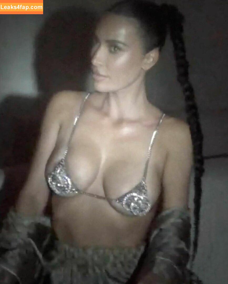Kim Kardashian / https: / kimkadarshian / kimkardashian leaked photo photo #0983