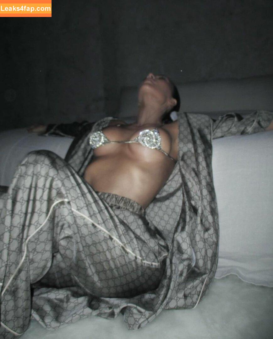 Kim Kardashian / https: / kimkadarshian / kimkardashian leaked photo photo #0984