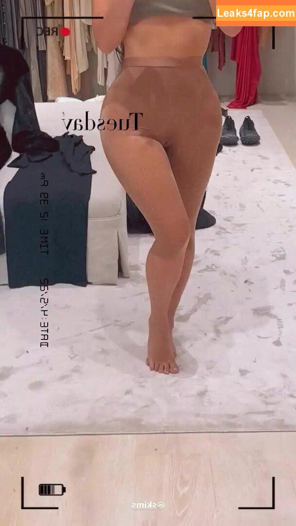 Kim Kardashian / https: / kimkadarshian / kimkardashian leaked photo photo #0986