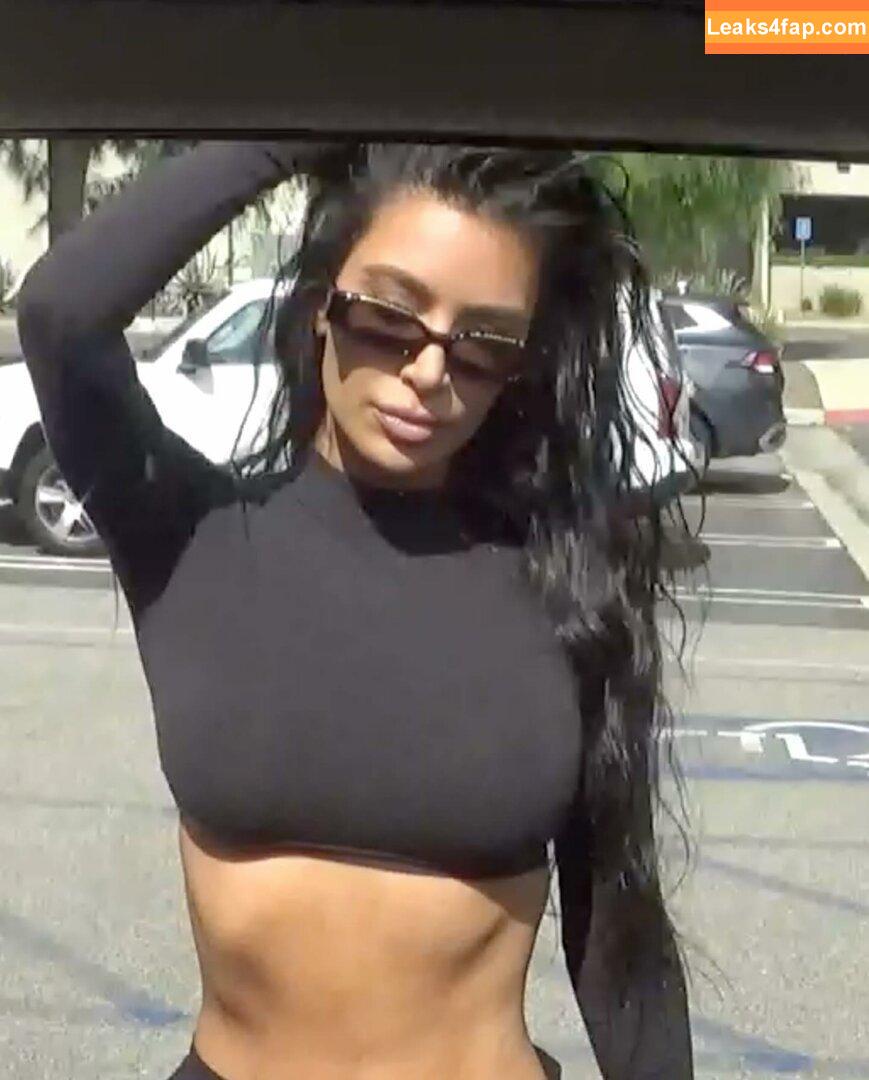 Kim Kardashian / https: / kimkadarshian / kimkardashian leaked photo photo #0988