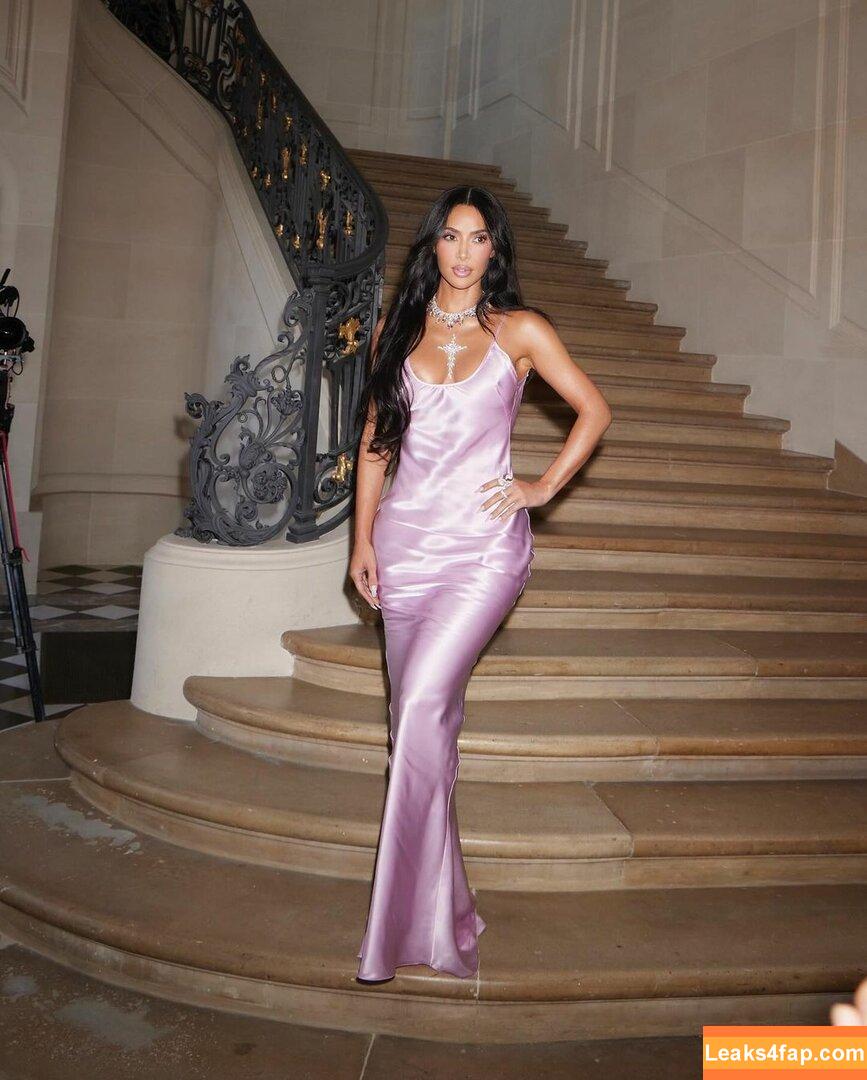 Kim Kardashian / https: / kimkadarshian / kimkardashian leaked photo photo #0995