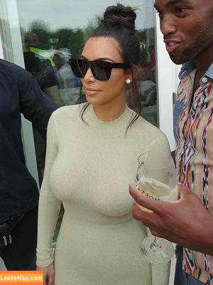 Kim Kardashian photo #0024