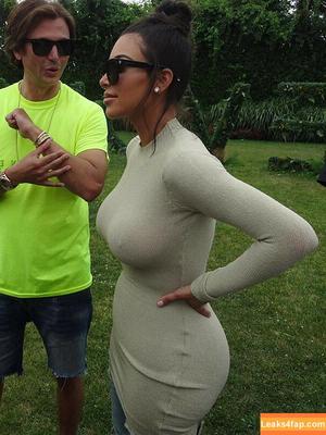 Kim Kardashian photo #0026