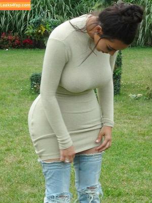 Kim Kardashian photo #0029