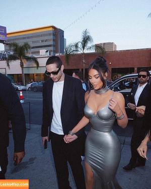 Kim Kardashian photo #0043