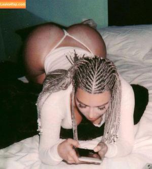 Kim Kardashian photo #0075