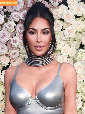 Kim Kardashian photo #0141