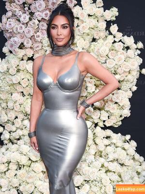 Kim Kardashian photo #0144