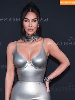 Kim Kardashian photo #0155