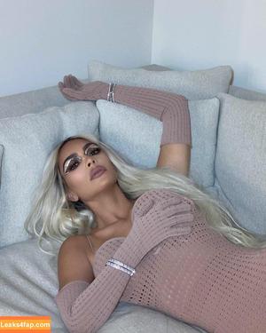 Kim Kardashian photo #0195