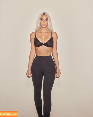 Kim Kardashian photo #0230