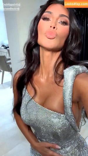 Kim Kardashian photo #0359